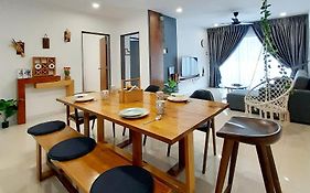 Ipoh Homestay - Manhattan Condominium With Water Park & Leisure Facilities